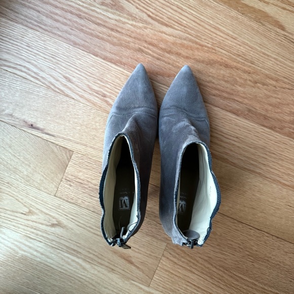 Bruno Magli Alice Scalloped Bootie in Grey Suede Ankle Boots Made in Italy Sz 39 - Picture 5 of 7